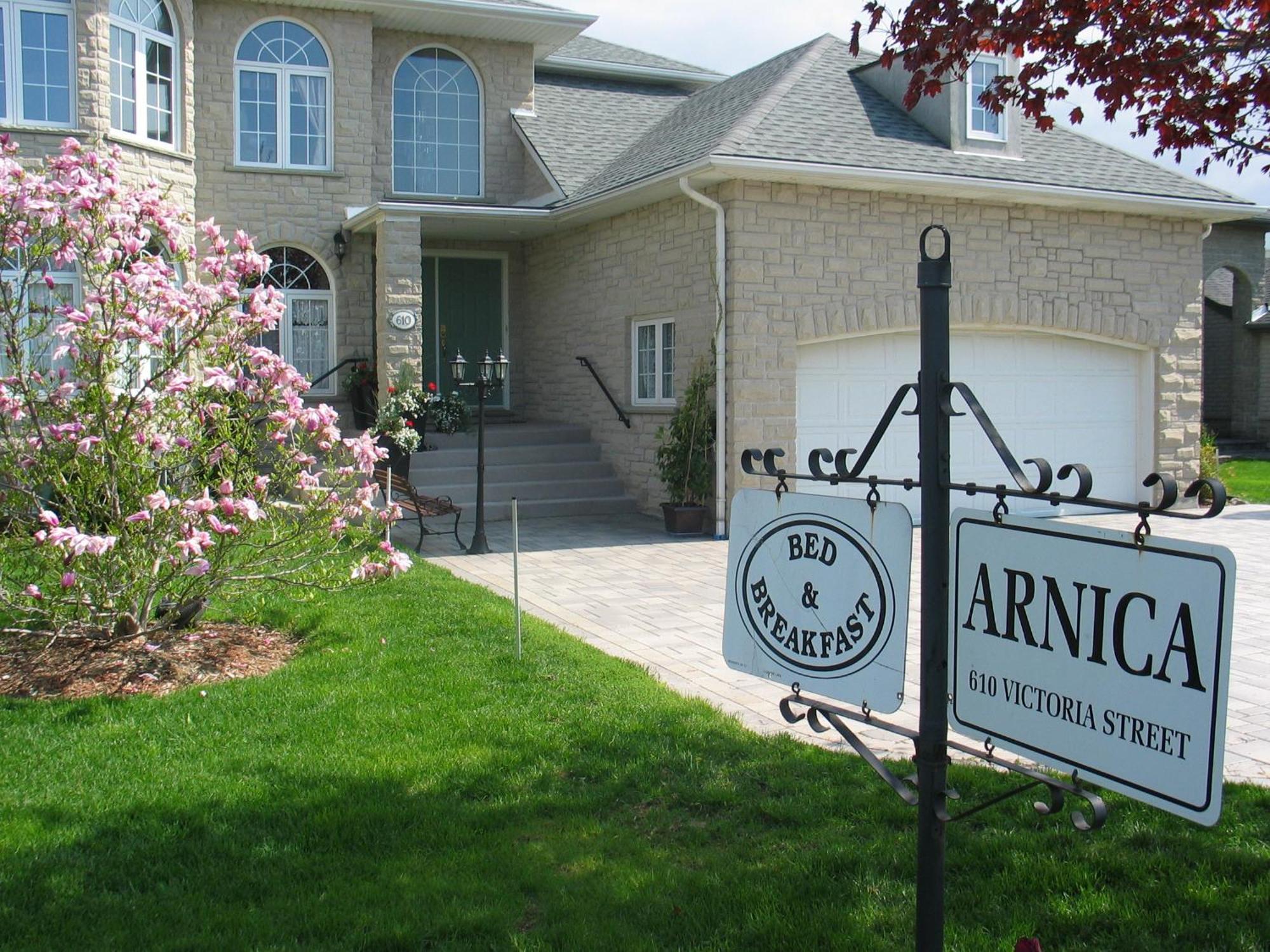 Arnica Bed & Breakfast Bed & Breakfast Niagara-on-the-Lake Room photo